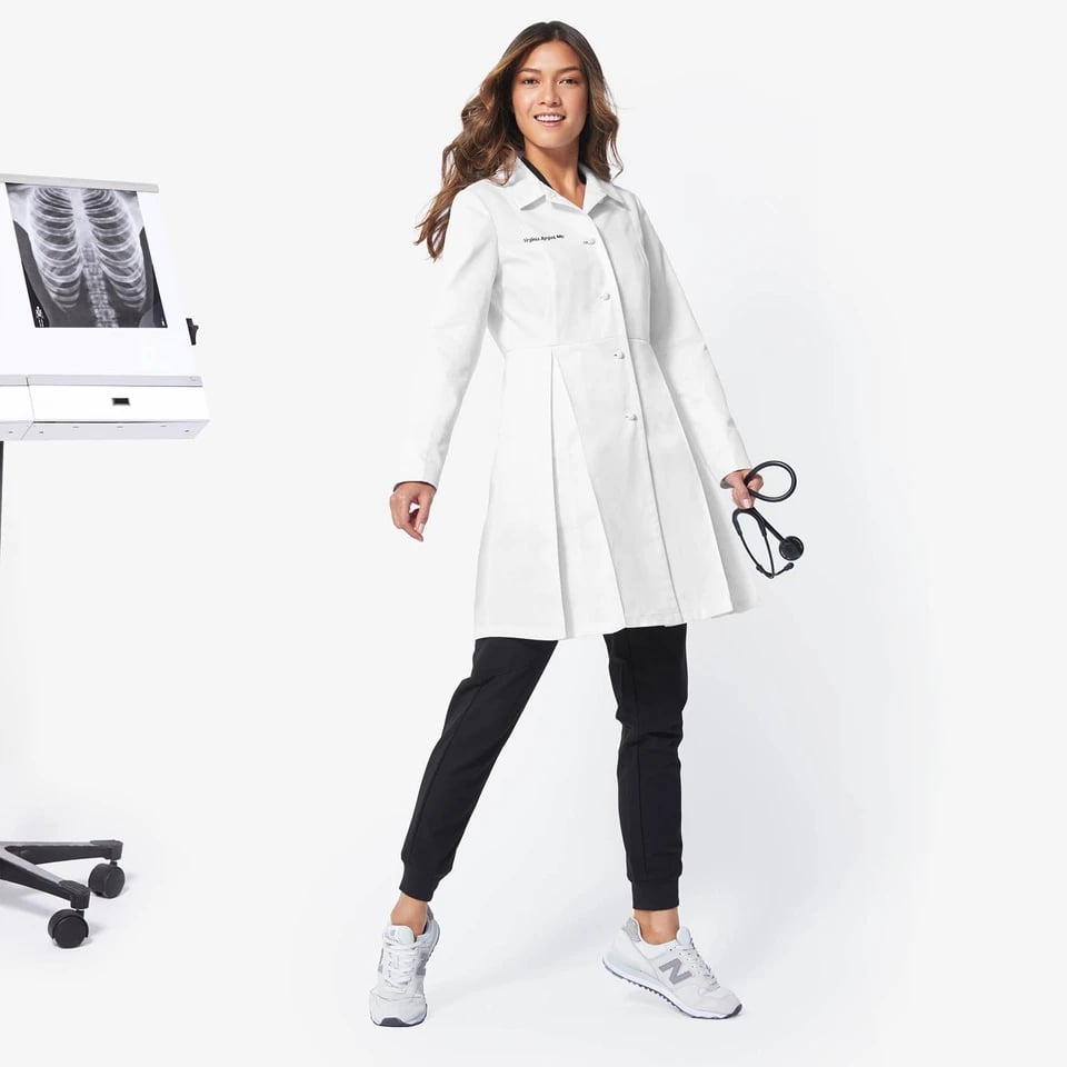 FIGS Women’s Buttoned Up Lab Coat Review