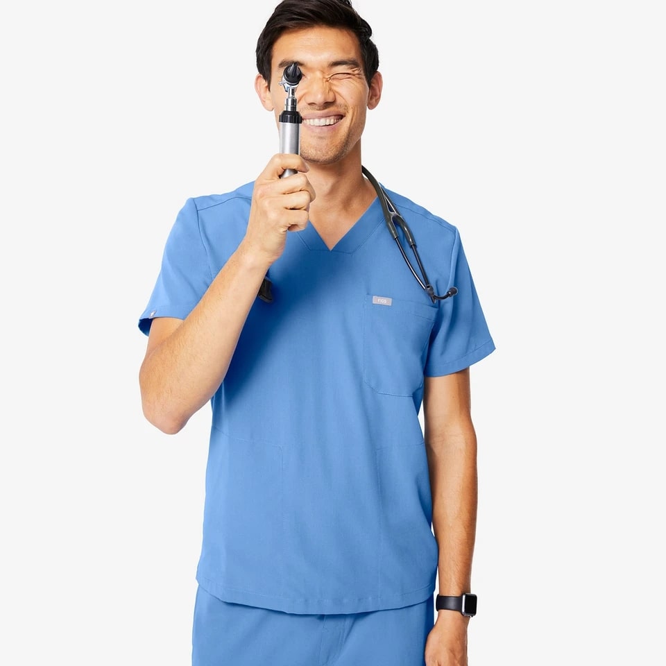 Chisec Three-Pocket Scrub Top Review