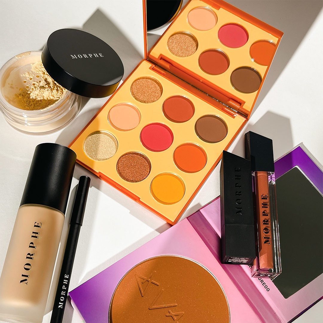 Morphe ya 18. Morphe бронзер. Morphe пудра. Morphe Bake & Set setting Powder пудра. Morphe Bake Set setting Powder оттенки.