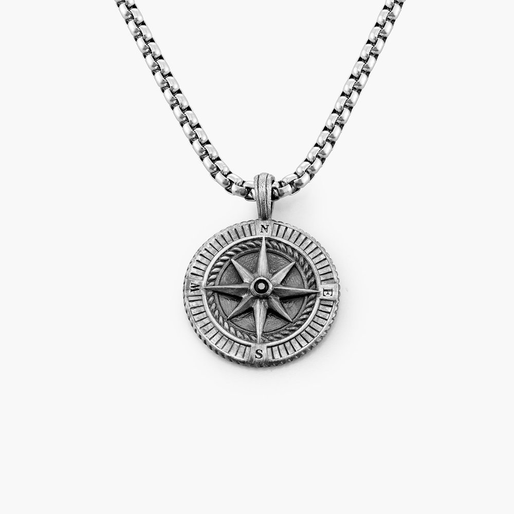 Oak and Luna Compass Necklace Review 