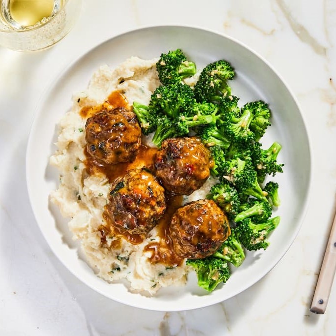 Freshly Beef & Veggie Meatballs with Garlic Broccoli & Masterful Mash Review