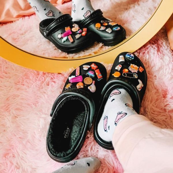 Oofos vs Crocs Review Must Read This Before Buying