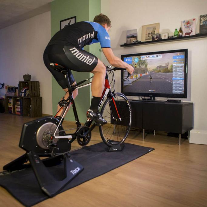 Peloton vs Zwift Review