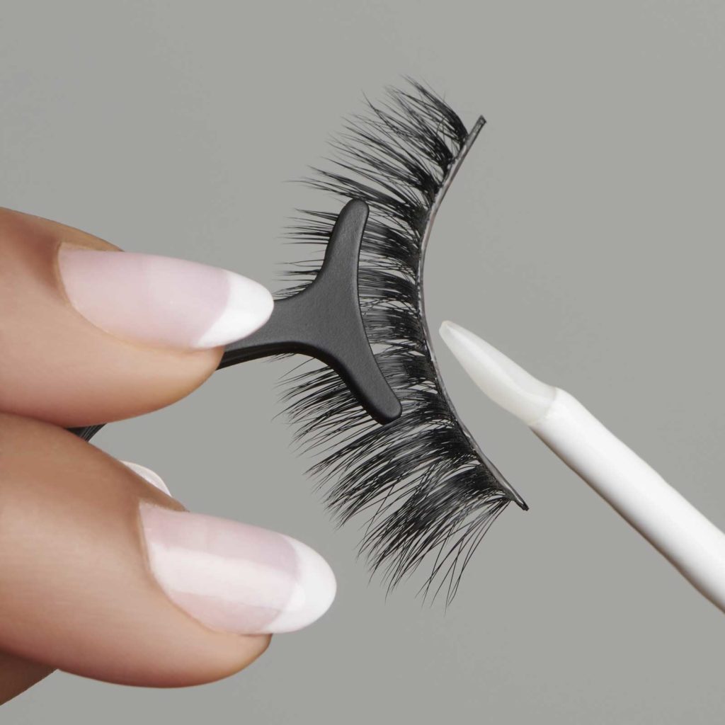 10 Best Eyelash Glues