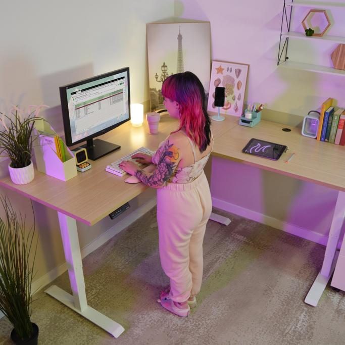 Effy Desk Review 