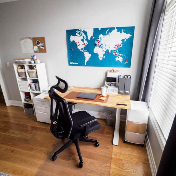 Effy Desk Review 