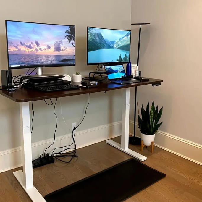 Effy Desk Review 