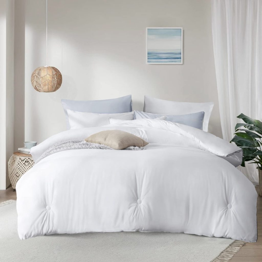  RUIKASI White Fluffy Duvet Insert Queen - Ultra Soft Lightweight Bed Comforter Queen for All Season, Down Alternative, 88x88, Hotel Collection Fuzzy Comforter with Corner Tabs, Machine Washable