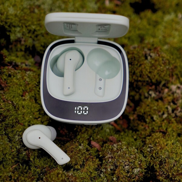 Groovz Audio vs JBL Wireless Earbuds and Headphones: Which Wireless Brand Gets It Right for Daily Use?