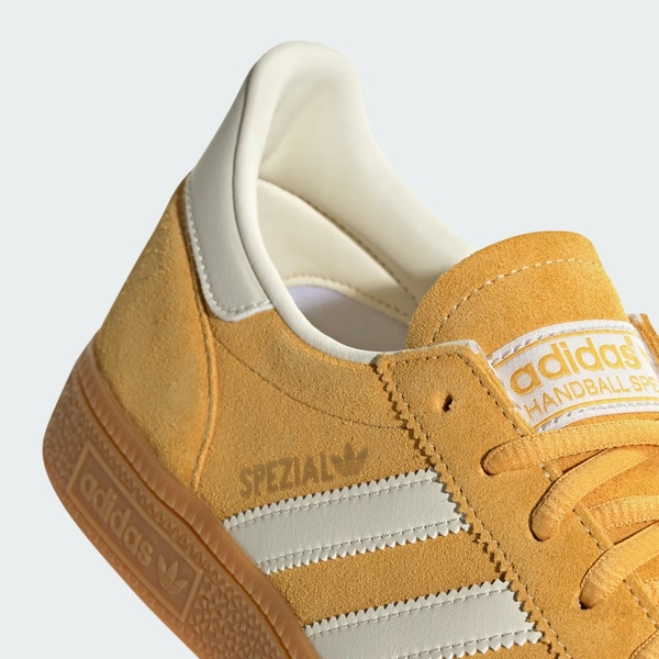 adidas Handball Spezial vs. New Balance 327: Retro Style Showdown 23 adidas Handball Spezial vs. New Balance 327