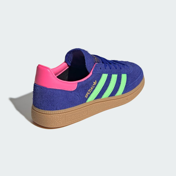 adidas Handball Spezial vs. New Balance 327: Retro Style Showdown 29 adidas Handball Spezial vs. New Balance 327