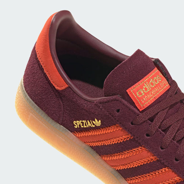 adidas Handball Spezial vs. New Balance 327: Retro Style Showdown 31 adidas Handball Spezial vs. New Balance 327