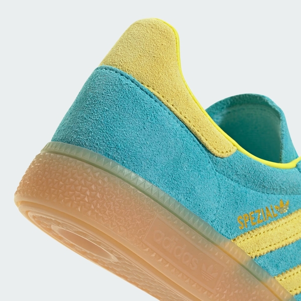 adidas Handball Spezial vs. New Balance 327: Retro Style Showdown 11 adidas Handball Spezial vs. New Balance 327
