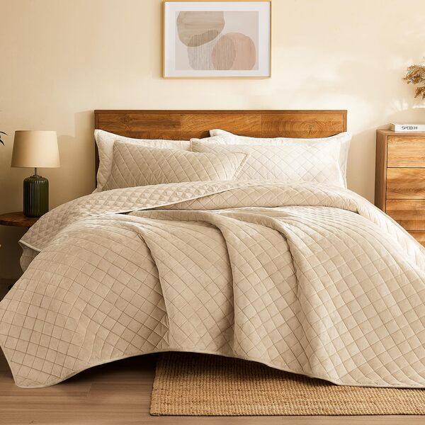 Luxury Bedding Gifts for the Holidays You Can’t Miss in 2025 3 Luxury Bedding Gifts for the Holidays