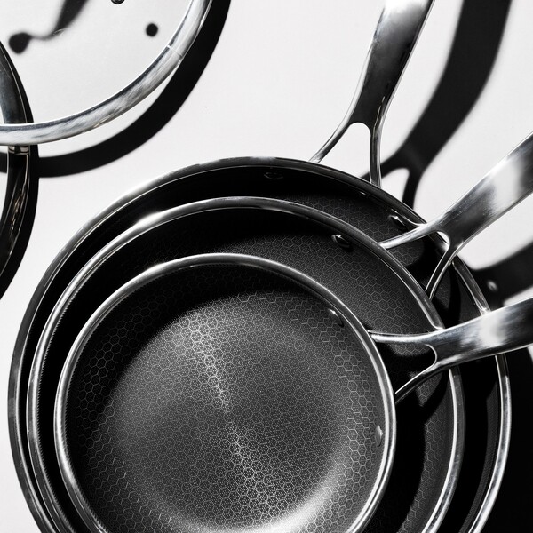 Caraway vs Hexclad: Which One’s Worth Bringing Home?