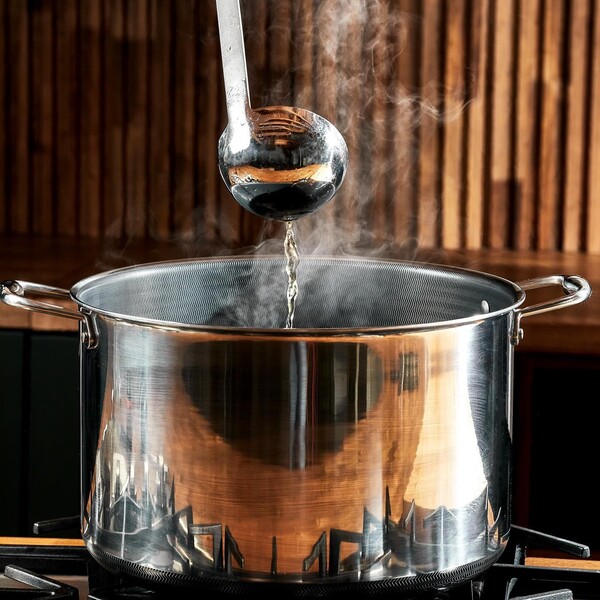 Caraway vs Hexclad: Which One’s Worth Bringing Home?