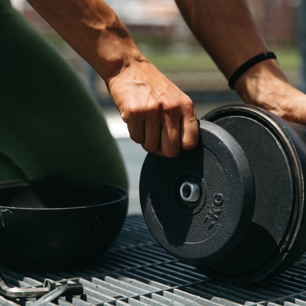 LES MILLS vs Kettlebell Kings: Who Builds the Smarter Home Gym Setup