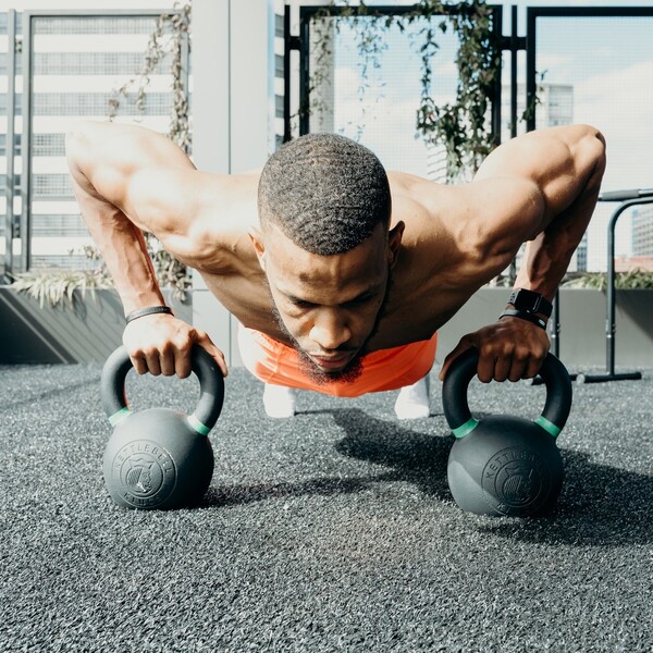 LES MILLS vs Kettlebell Kings: Who Builds the Smarter Home Gym Setup