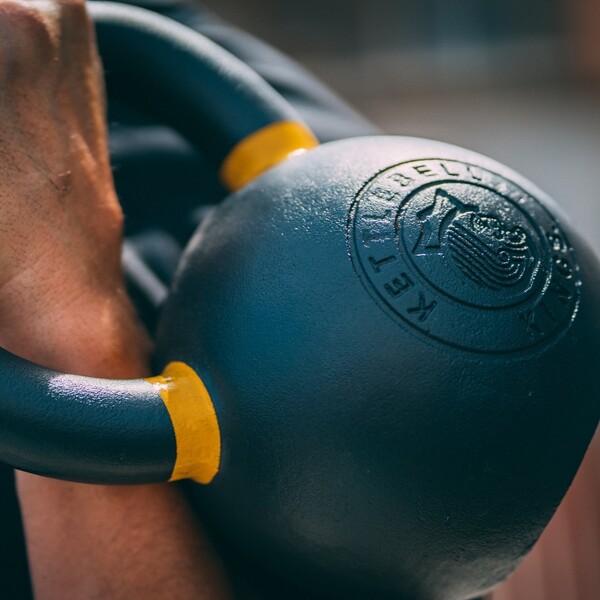LES MILLS vs Kettlebell Kings: Who Builds the Smarter Home Gym Setup