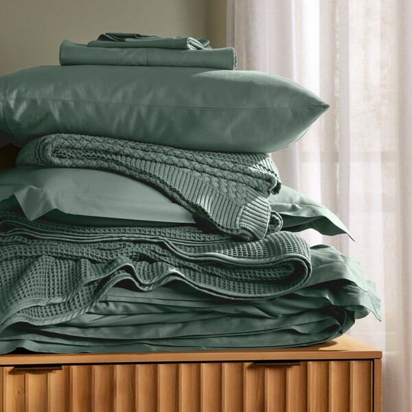 Peacock Alley vs Boll & Branch: Which Luxury Bedding Brand Comes Out on Top?