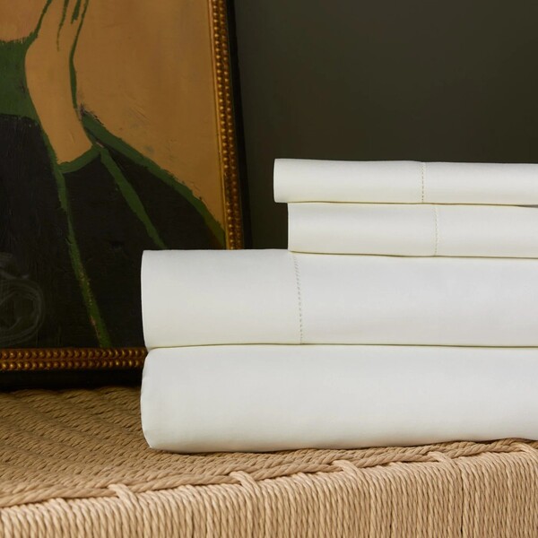 Peacock Alley vs Boll & Branch: Which Luxury Bedding Brand Comes Out on Top?