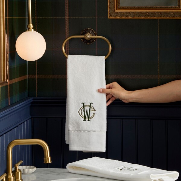 Peacock Alley vs Boll & Branch: Which Luxury Bedding Brand Comes Out on Top?