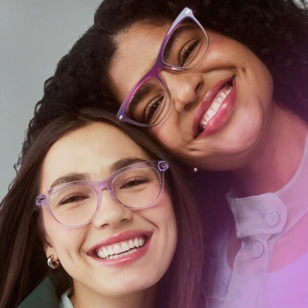 Pair Eyewear vs. Traditional Glasses: Is Customization Worth It?