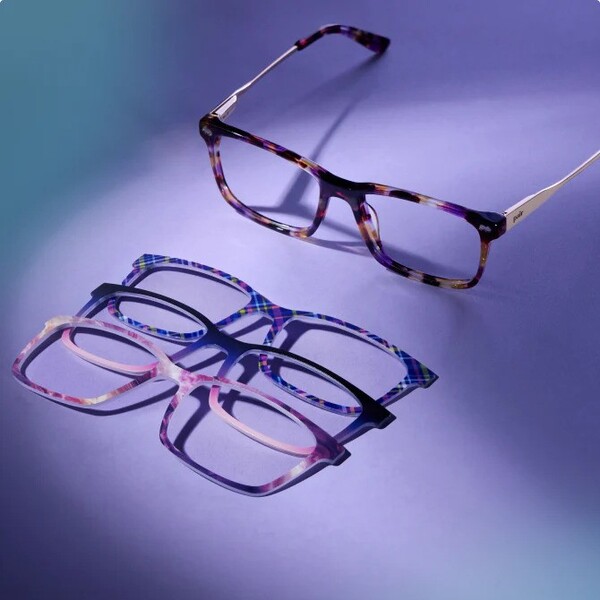 Pair Eyewear vs. Traditional Glasses: Is Customization Worth It?