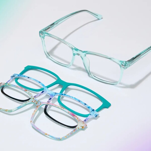 Pair Eyewear vs. Traditional Glasses: Is Customization Worth It?