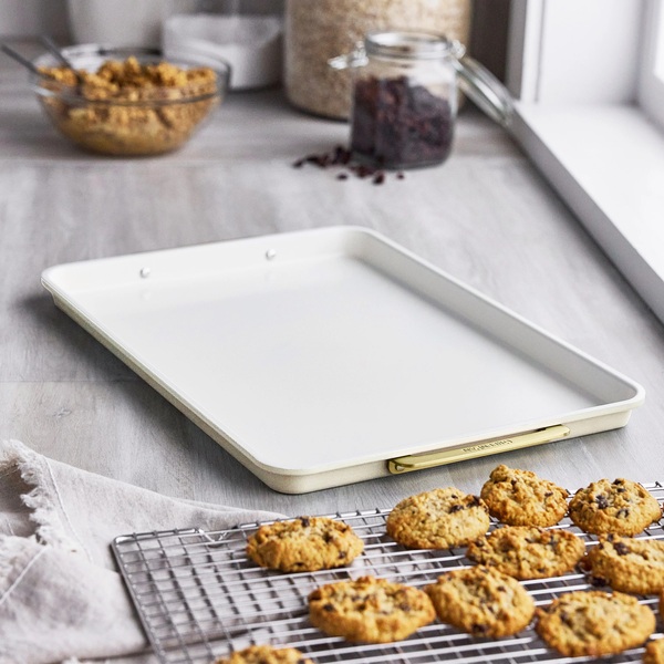 10 Best Baking Sheet Pans for Home Bakers