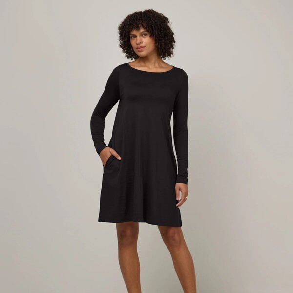 The 10 Best Travel Clothing Brands for Women: Pieces That Pack Small and Go Everywhere 2 The 10 Best Travel Clothing Brands for Women: Pieces That Pack Small and Go Everywhere