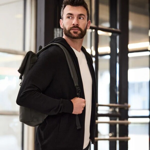 Unbound Merino vs Icebreaker: Which Merino Brand Is Better for Everyday Travel?