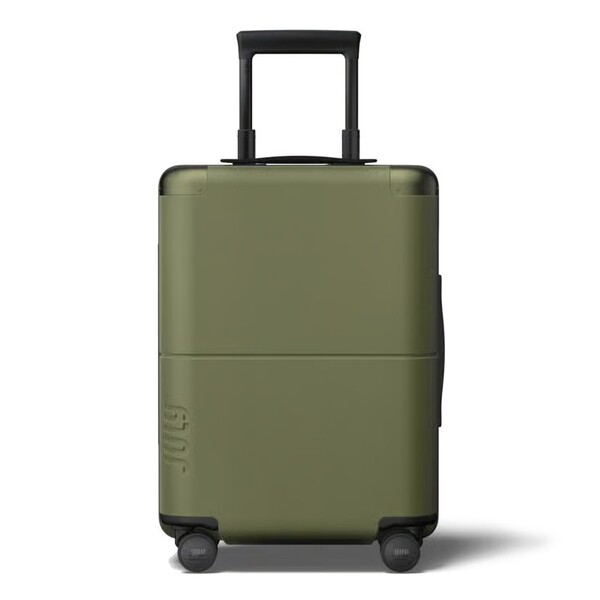 10 Best Carry-On Suitcases for Every Type of Traveler 7 10 Best Carry-On Suitcases for Every Type of Traveler