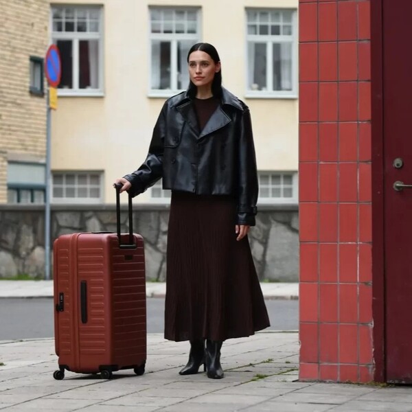 Lojel Cubo Review: The Suitcase Built for Hotel Rooms With No Floor Space