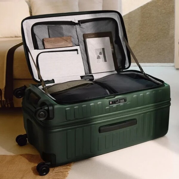 Lojel Cubo Review: The Suitcase Built for Hotel Rooms With No Floor Space 12 Lojel Cubo Review: The Suitcase Built for Hotel Rooms With No Floor Space