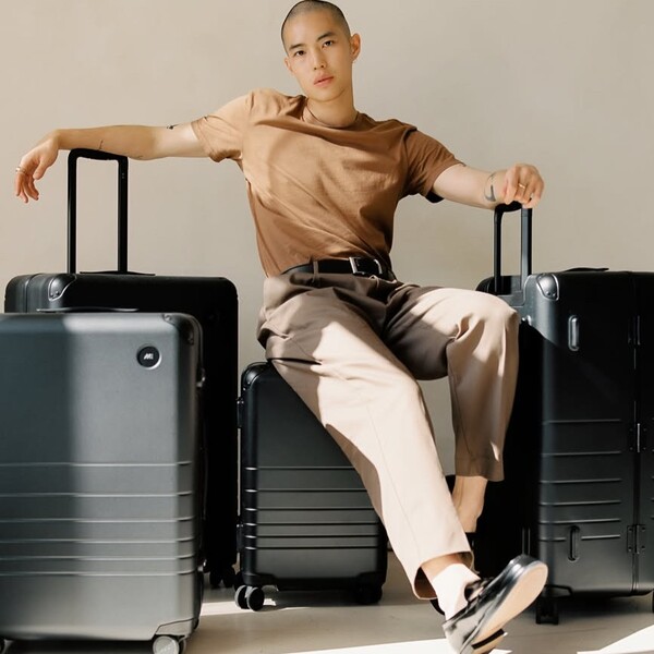 Lojel vs Monos: Which Hard-Shell Suitcase Is Worth Buying? 6 Lojel vs Monos: Which Hard-Shell Suitcase Is Worth Buying?