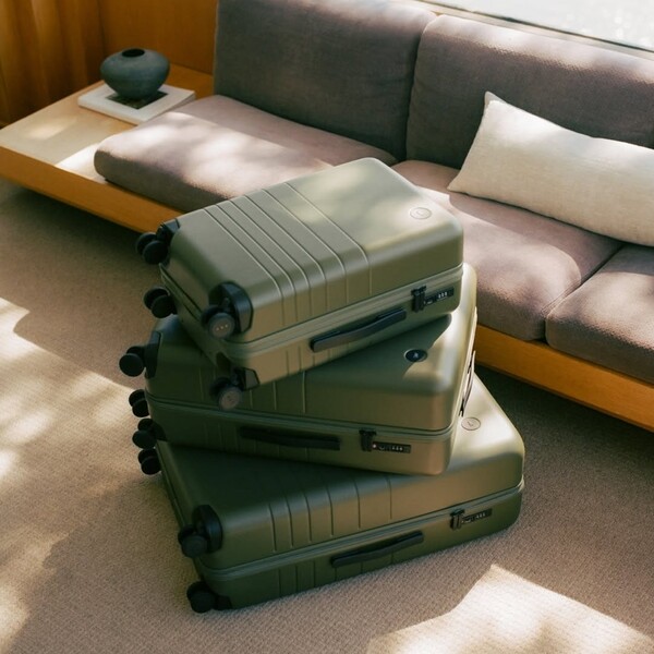 Lojel vs Monos: Which Hard-Shell Suitcase Is Worth Buying? 16 Lojel vs Monos: Which Hard-Shell Suitcase Is Worth Buying?