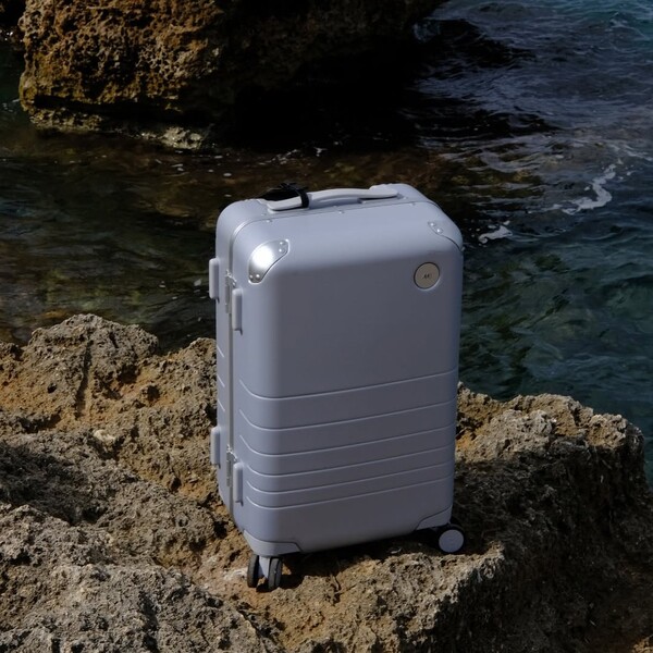 Lojel vs Monos: Which Hard-Shell Suitcase Is Worth Buying? 18 Lojel vs Monos: Which Hard-Shell Suitcase Is Worth Buying?
