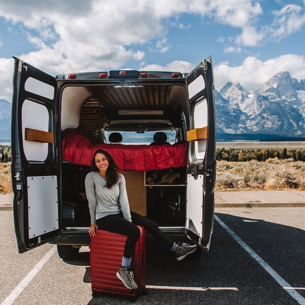 Lojel vs Monos: Which Hard-Shell Suitcase Is Worth Buying? 15 Lojel vs Monos: Which Hard-Shell Suitcase Is Worth Buying?