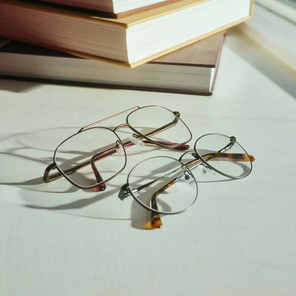 Pair Eyewear vs America's Best: Which Is Better for Everyday Glasses? 6 Pair Eyewear vs America's Best: Which Is Better for Everyday Glasses?