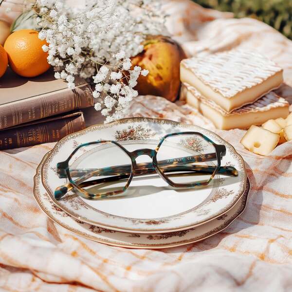Pair Eyewear vs. Zenni and Warby Parker: Which Clip-On System Does More for One Pair of Glasses?